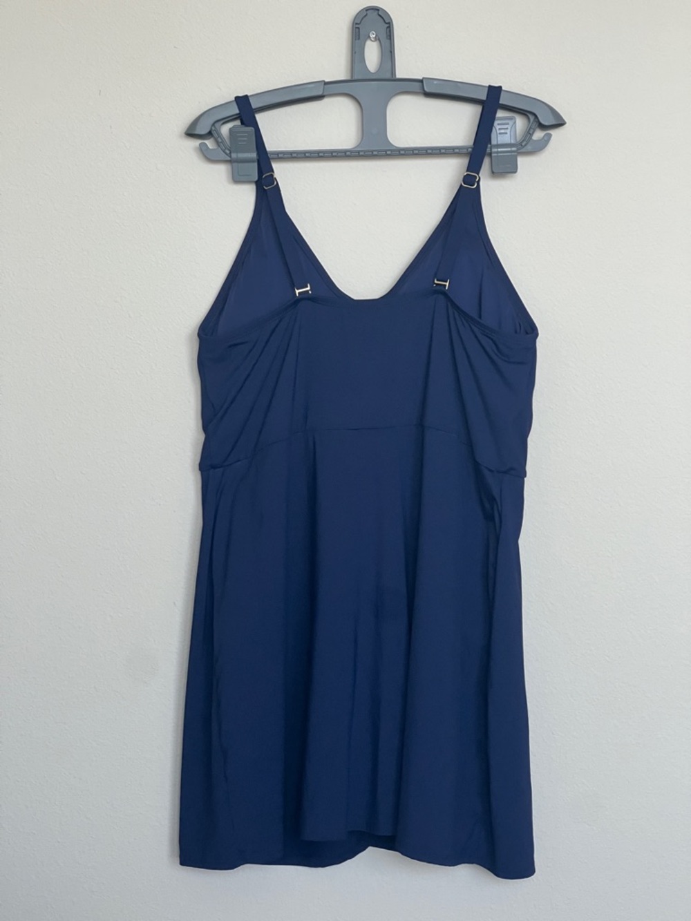 Lands End Classic Navy Swimsuit with built in bra Size XL - Picture 2 of 4
